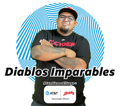 Foto transparente con fan posando en un fondo digital